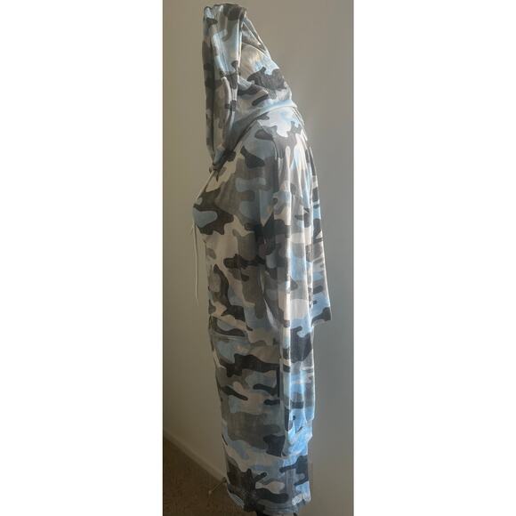 NWT Almost Famous Blue Camo Fleece Long Sleeve Hoodie Top and Shorts Set 2X - Picture 5 of 11
